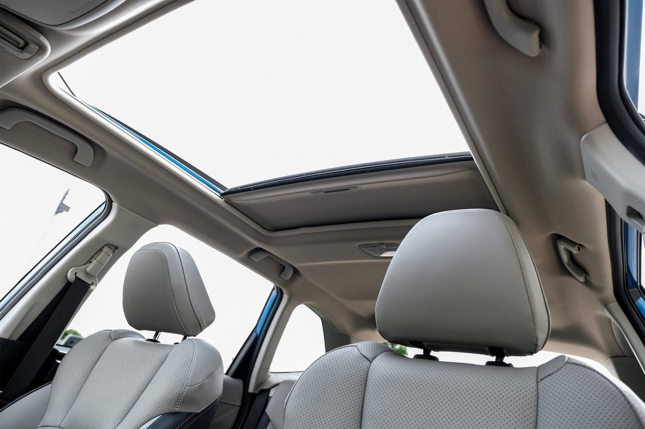 Subaru Forester Vehicle Main Gallery Image 05