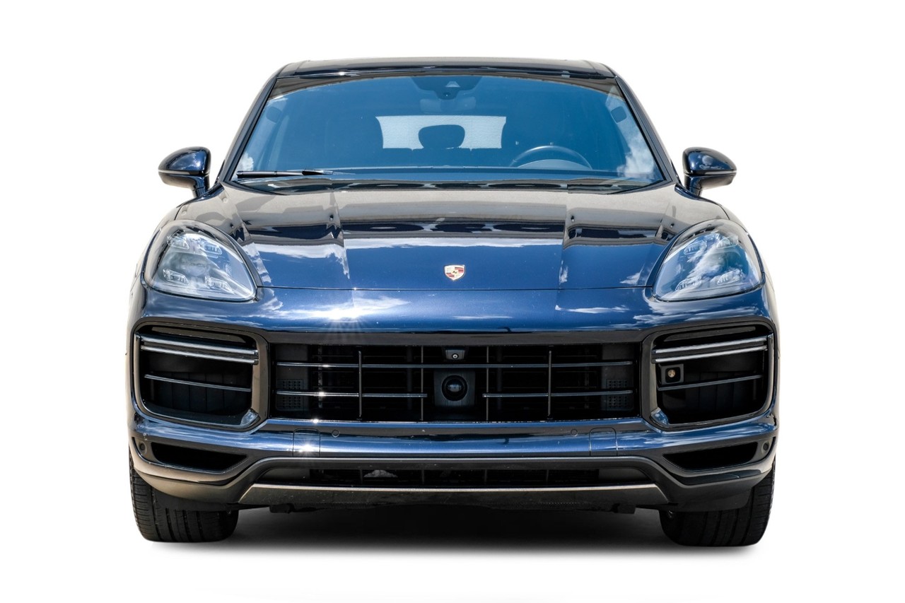 Porsche Cayenne Vehicle Main Gallery Image 06