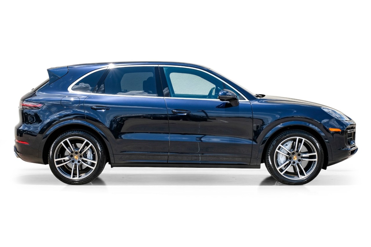 Porsche Cayenne Vehicle Main Gallery Image 08