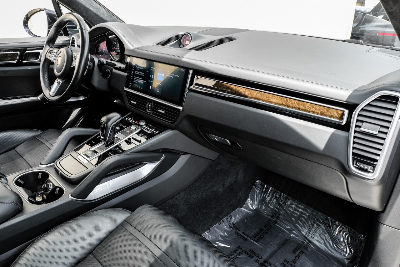 Porsche Cayenne Vehicle Main Gallery Image 13