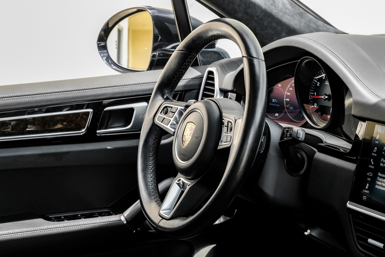 Porsche Cayenne Vehicle Main Gallery Image 14