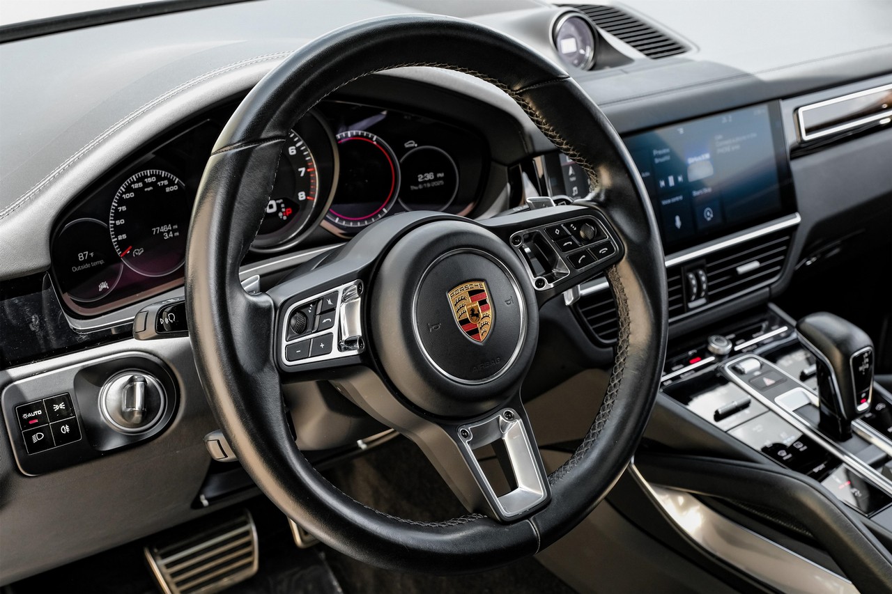 Porsche Cayenne Vehicle Main Gallery Image 16