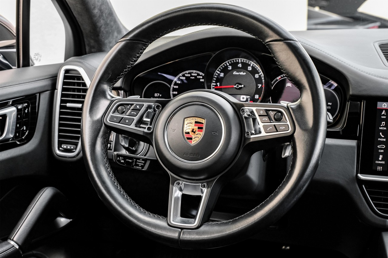 Porsche Cayenne Vehicle Main Gallery Image 17