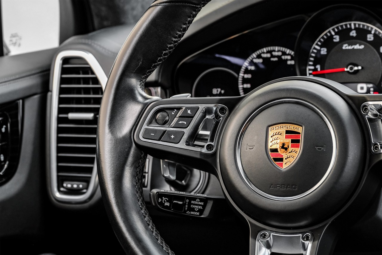 Porsche Cayenne Vehicle Main Gallery Image 18