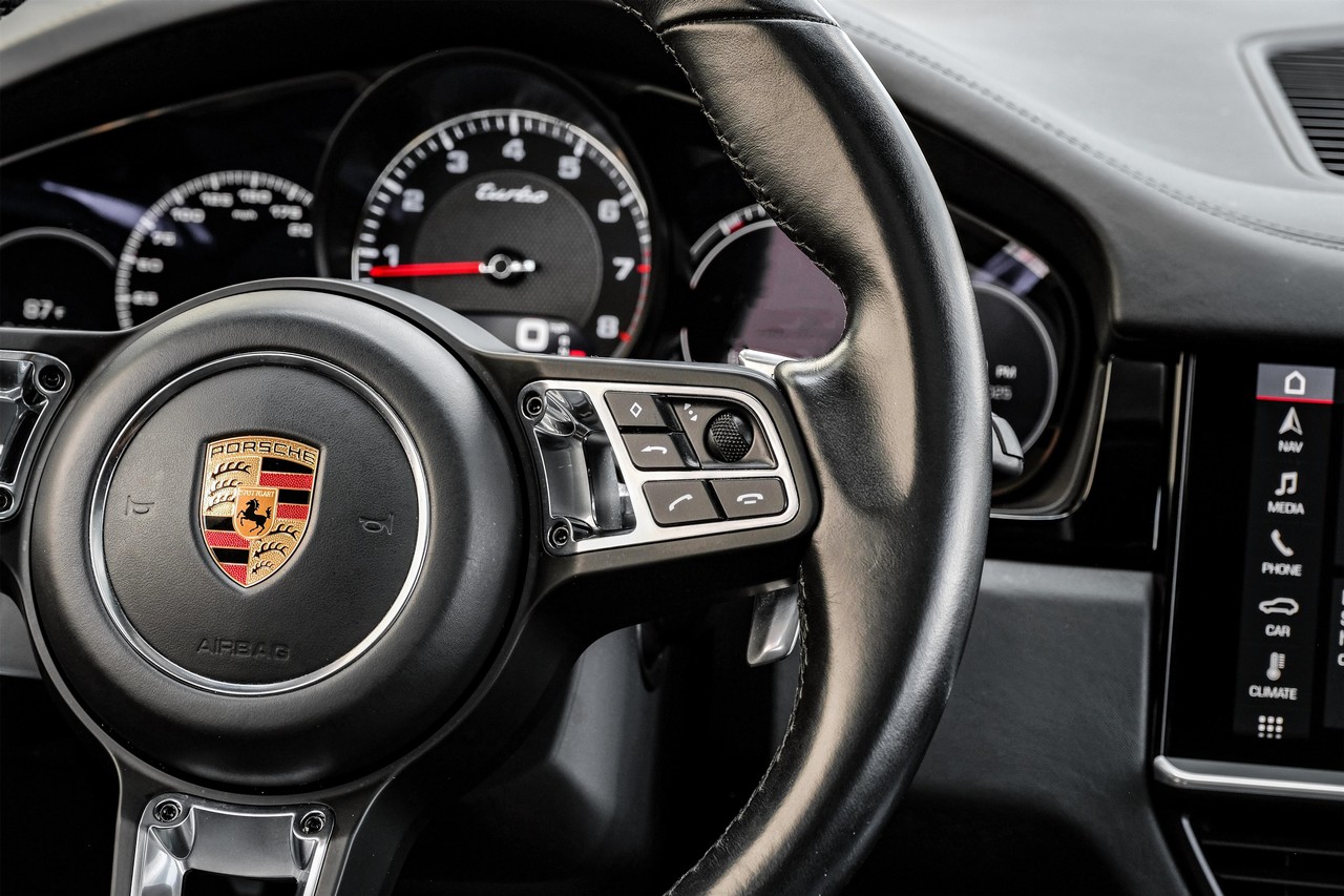 Porsche Cayenne Vehicle Main Gallery Image 19
