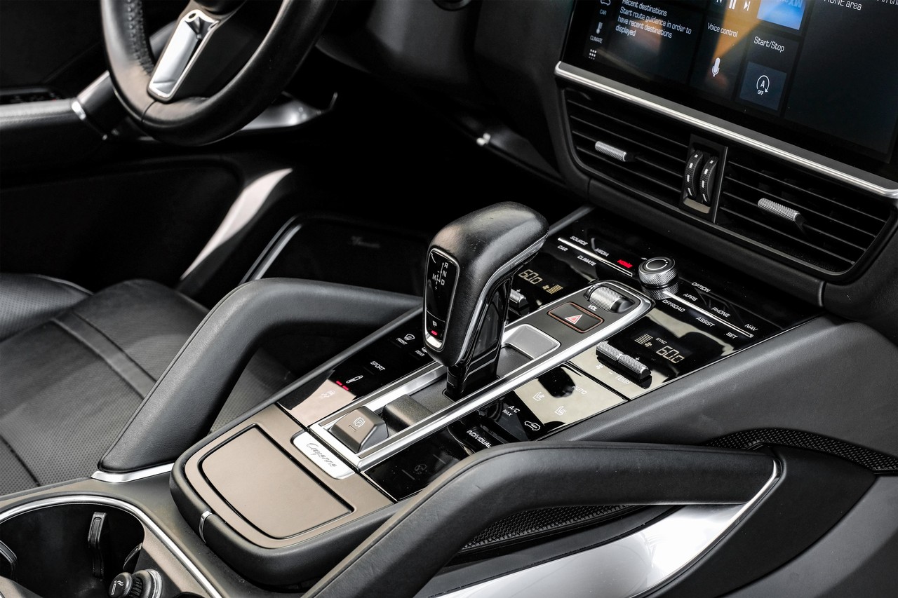 Porsche Cayenne Vehicle Main Gallery Image 23