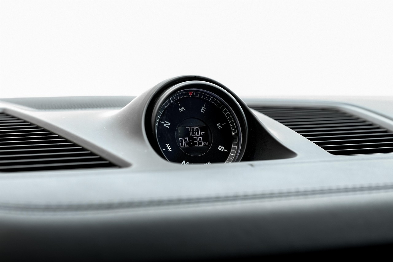 Porsche Cayenne Vehicle Main Gallery Image 27