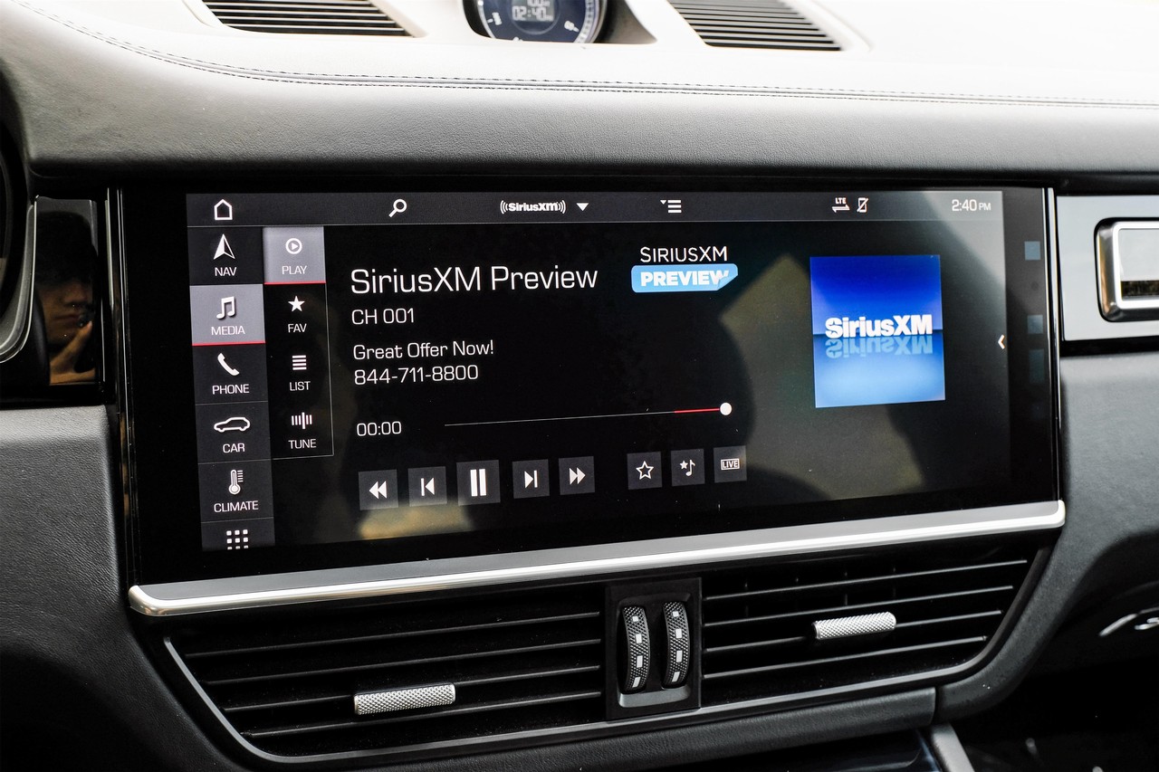 Porsche Cayenne Vehicle Main Gallery Image 29
