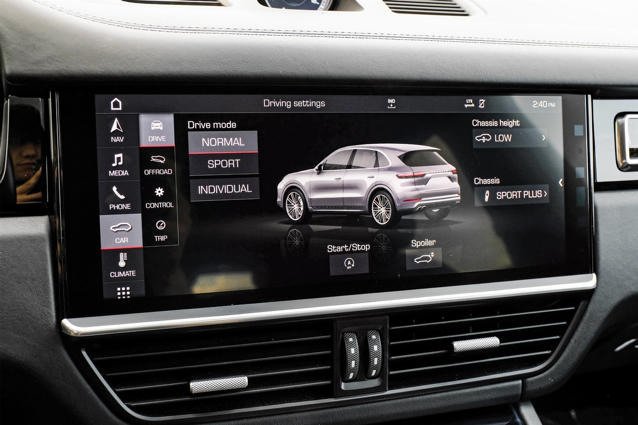 Porsche Cayenne Vehicle Main Gallery Image 31