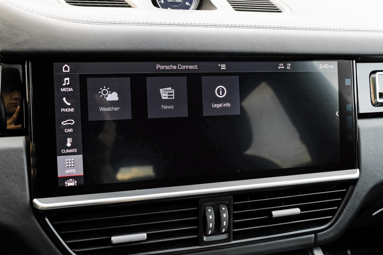 Porsche Cayenne Vehicle Main Gallery Image 32