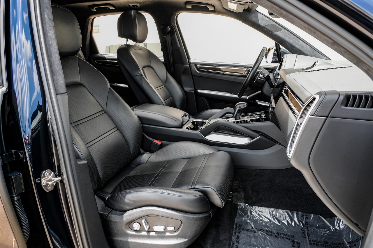 Porsche Cayenne Vehicle Main Gallery Image 33