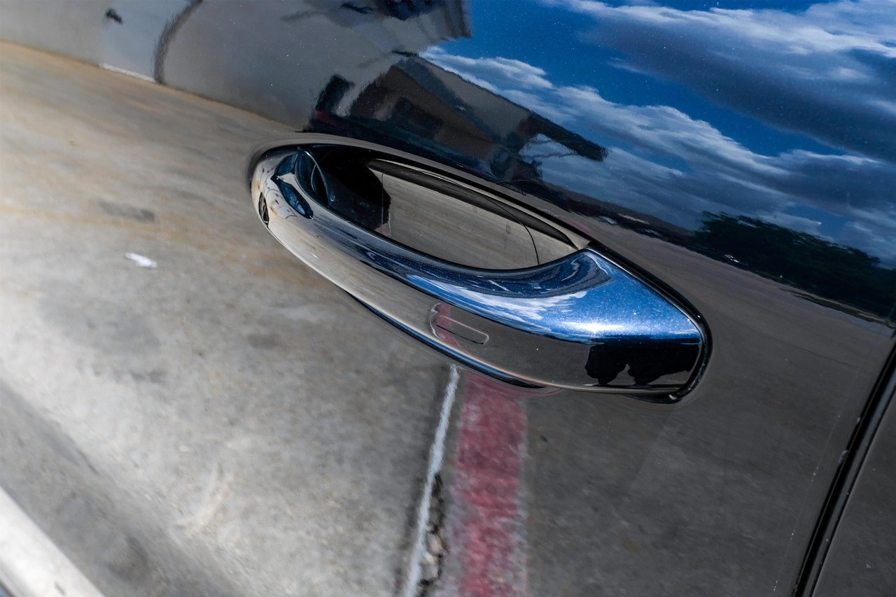 Porsche Cayenne Vehicle Main Gallery Image 38