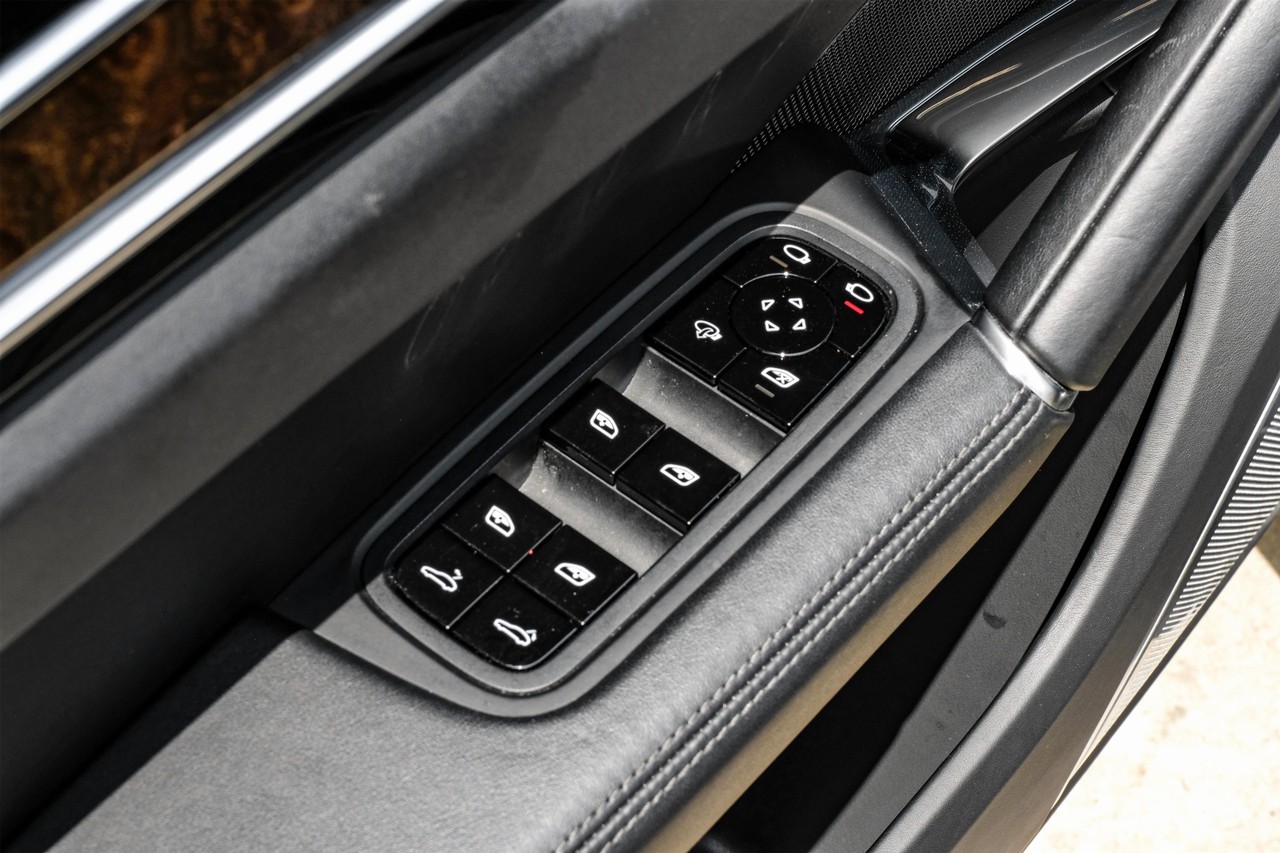 Porsche Cayenne Vehicle Main Gallery Image 41
