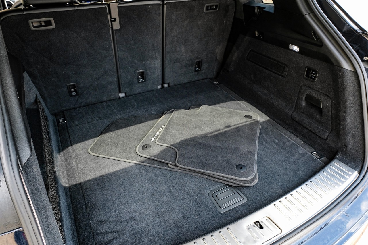 Porsche Cayenne Vehicle Main Gallery Image 48