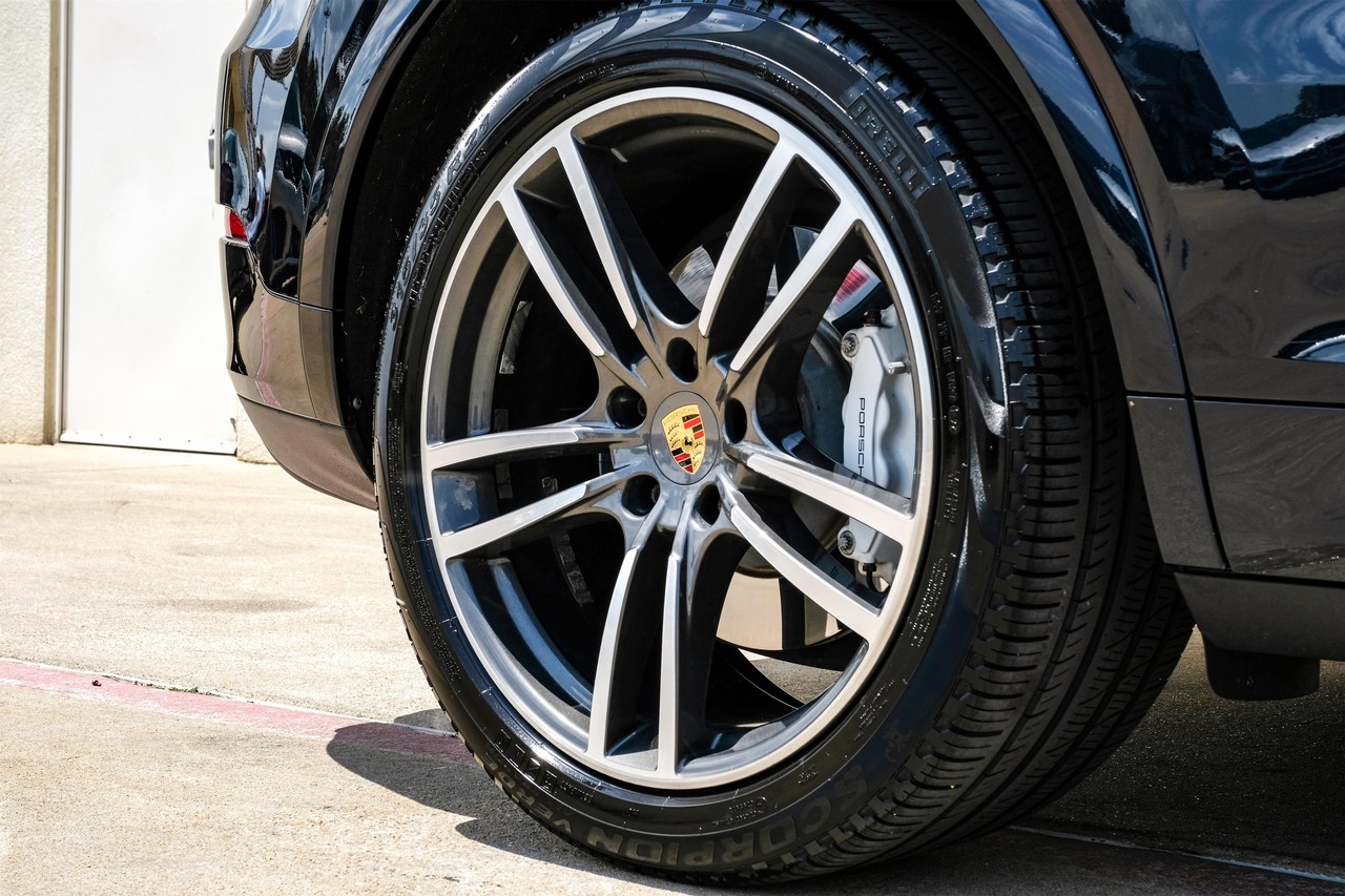 Porsche Cayenne Vehicle Main Gallery Image 49