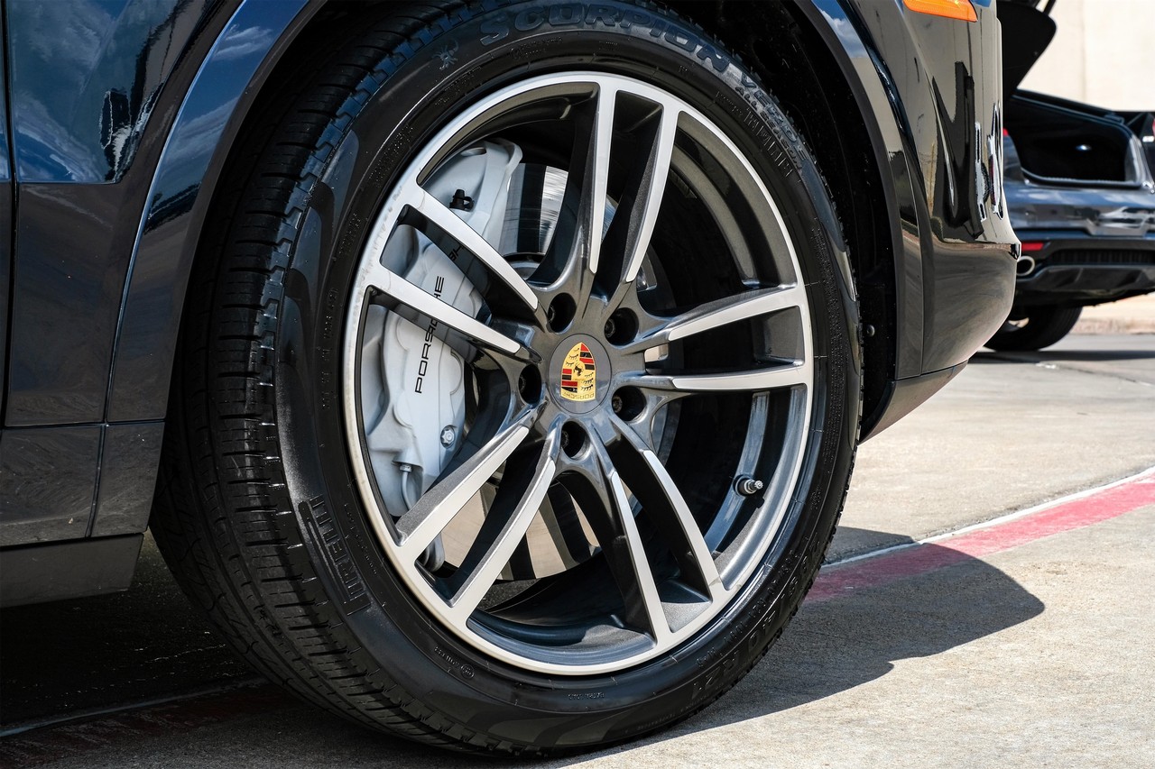 Porsche Cayenne Vehicle Main Gallery Image 50