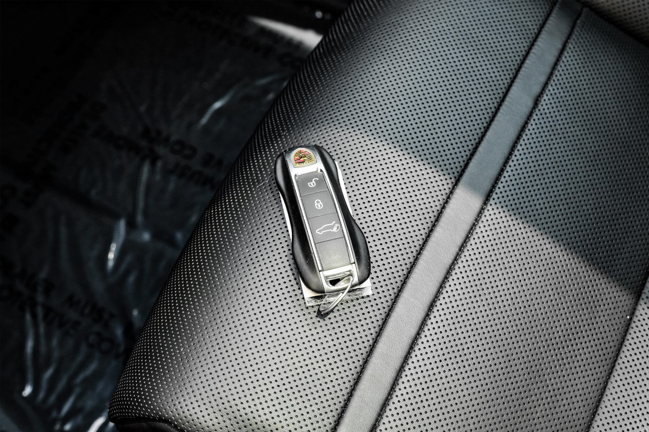 Porsche Cayenne Vehicle Main Gallery Image 53
