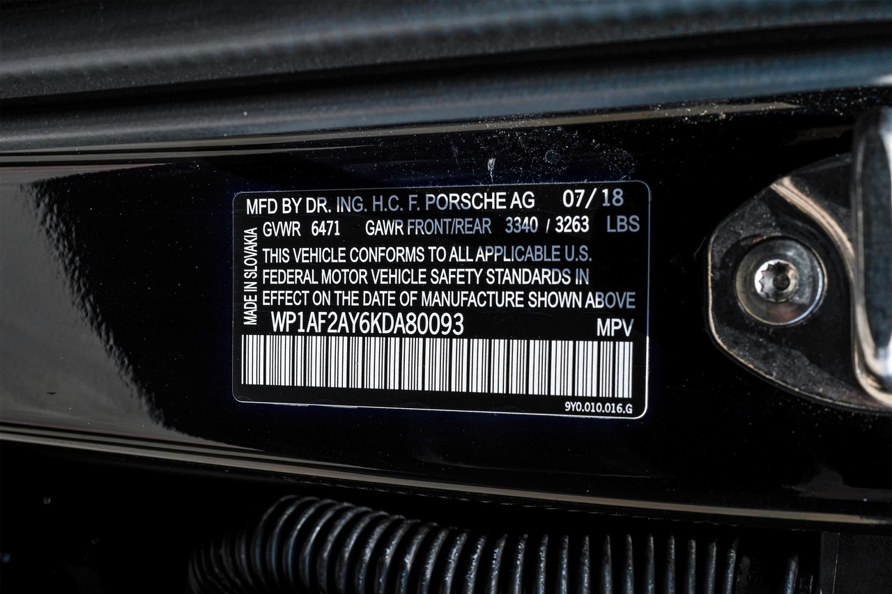 Porsche Cayenne Vehicle Main Gallery Image 54
