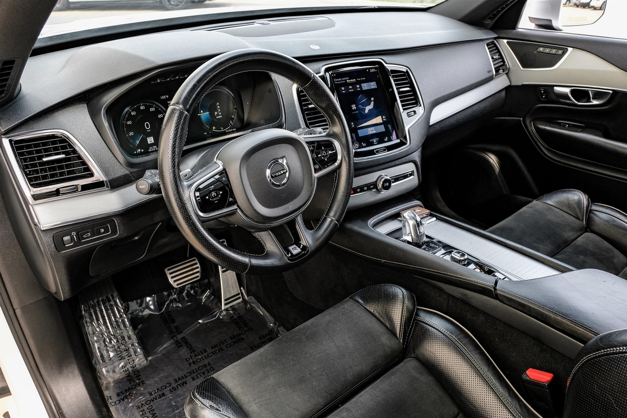 Volvo XC90 Hybrid Vehicle Main Gallery Image 03