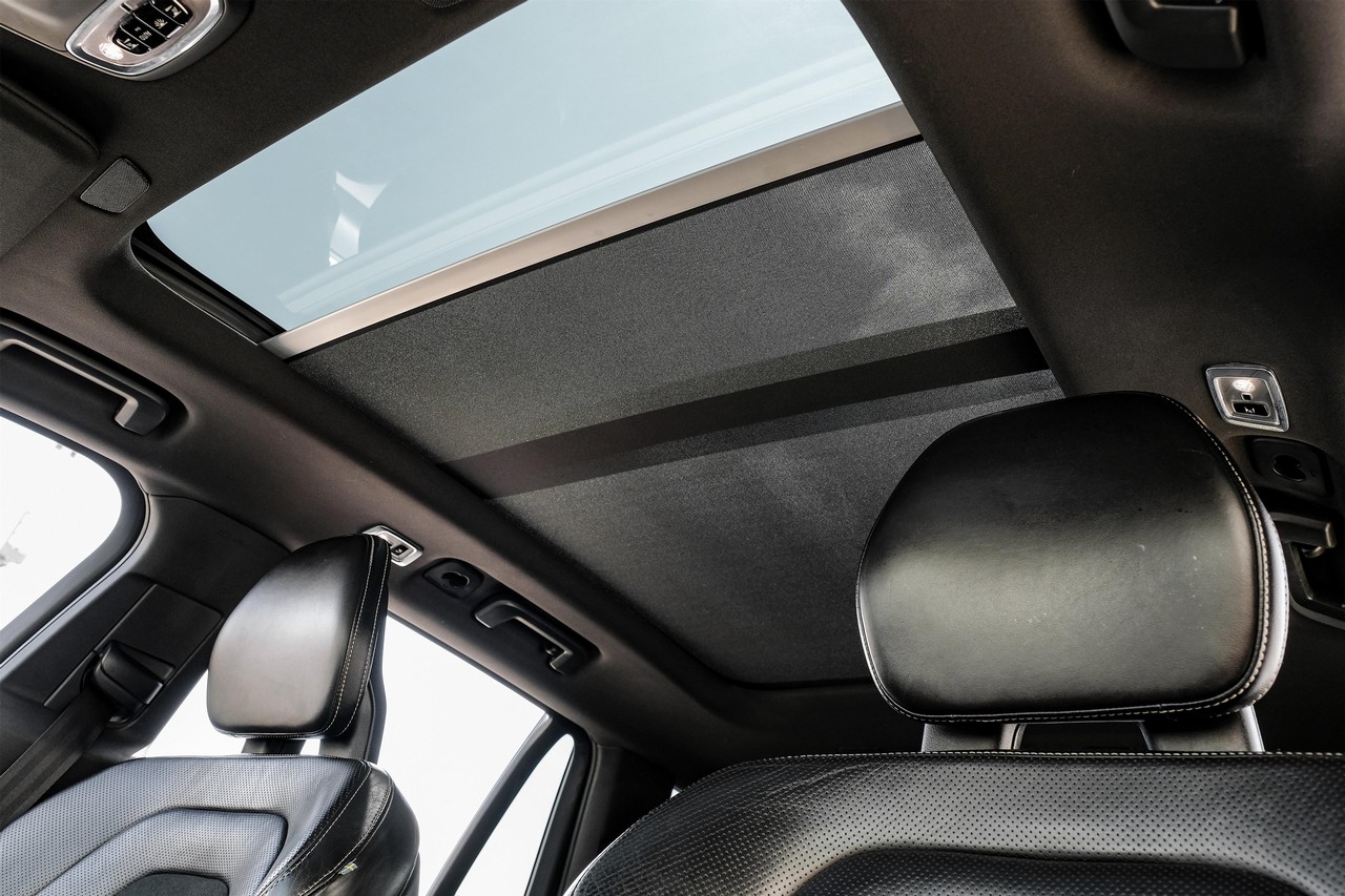 Volvo XC90 Hybrid Vehicle Main Gallery Image 05