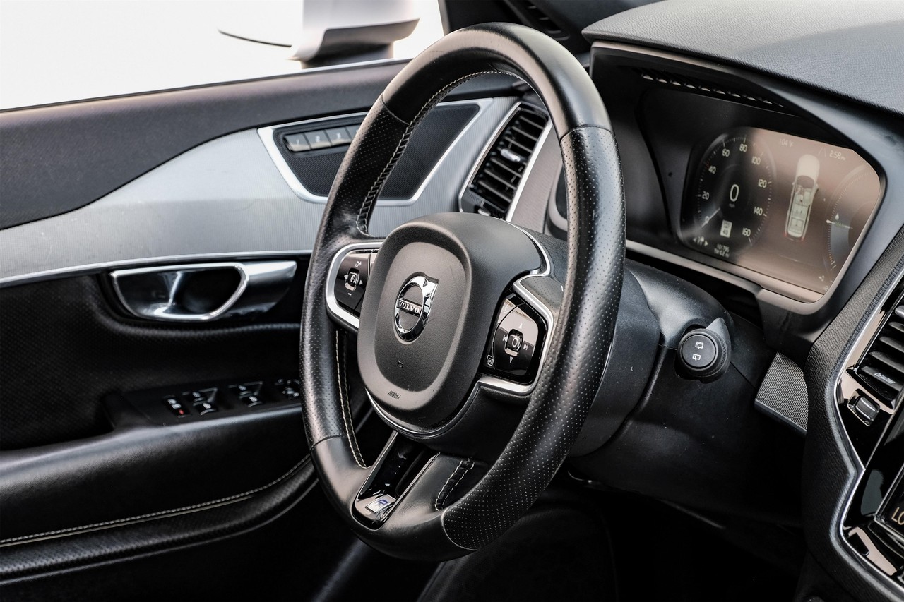Volvo XC90 Hybrid Vehicle Main Gallery Image 14