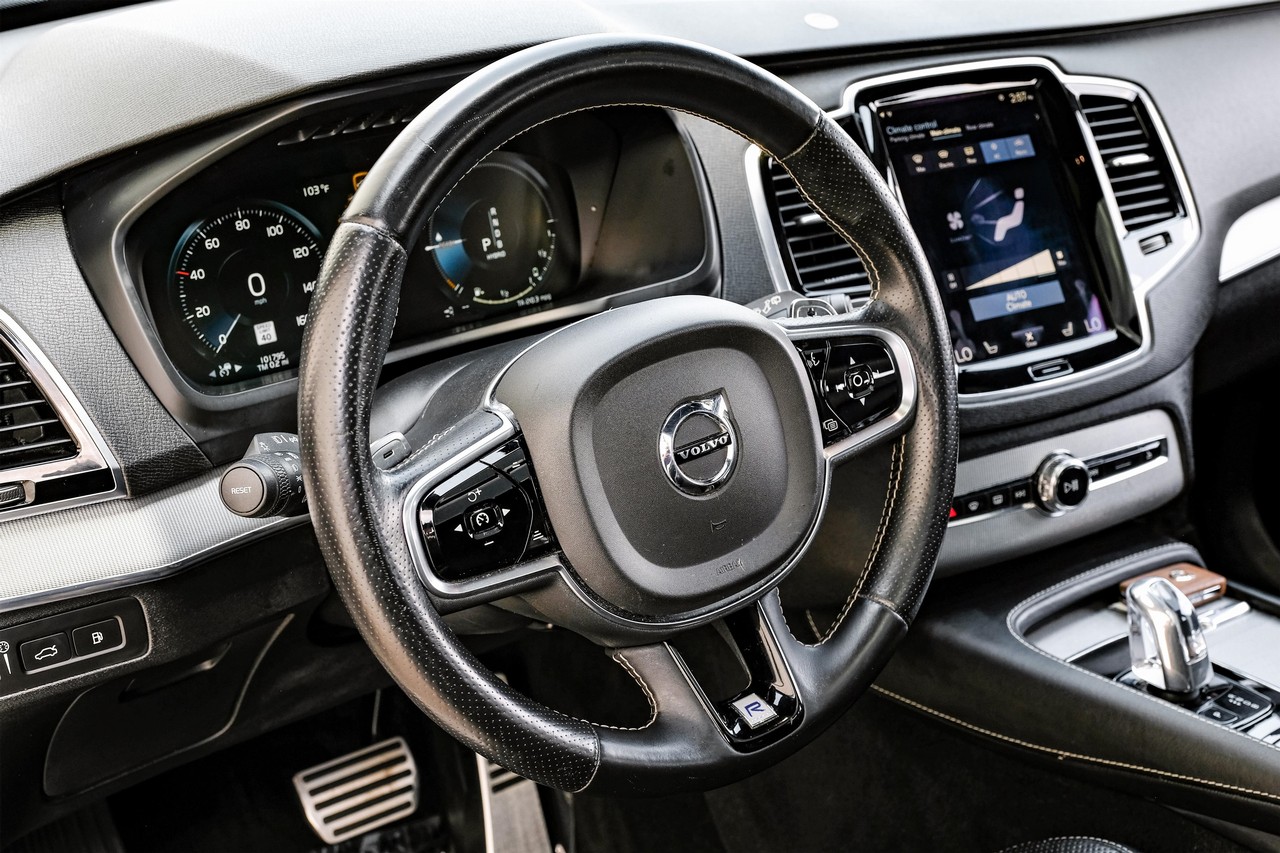 Volvo XC90 Hybrid Vehicle Main Gallery Image 16