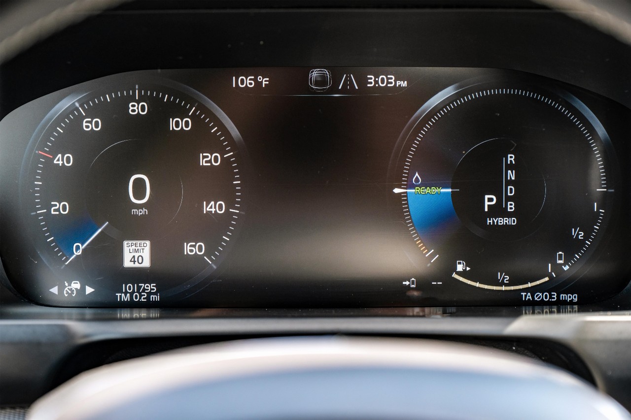 Volvo XC90 Hybrid Vehicle Main Gallery Image 20