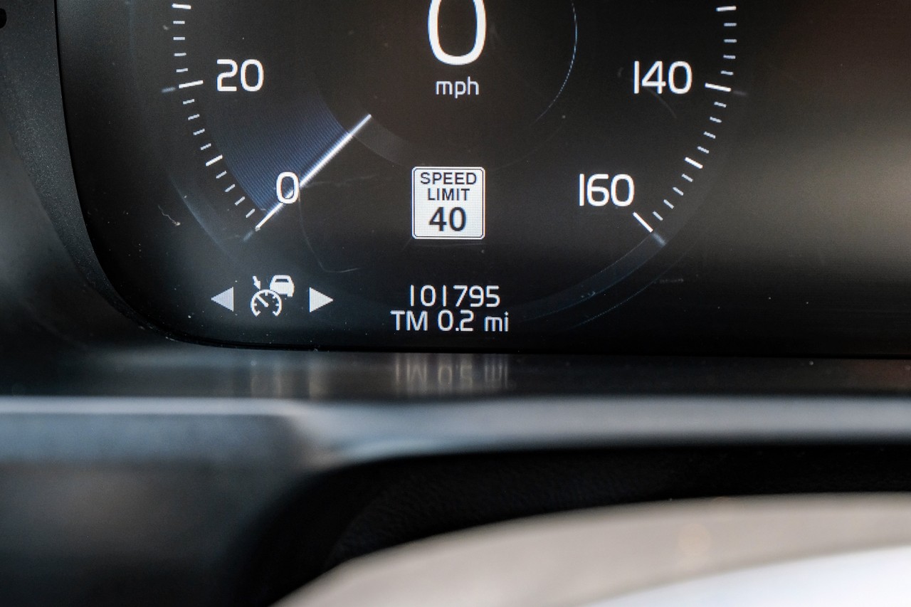 Volvo XC90 Hybrid Vehicle Main Gallery Image 21