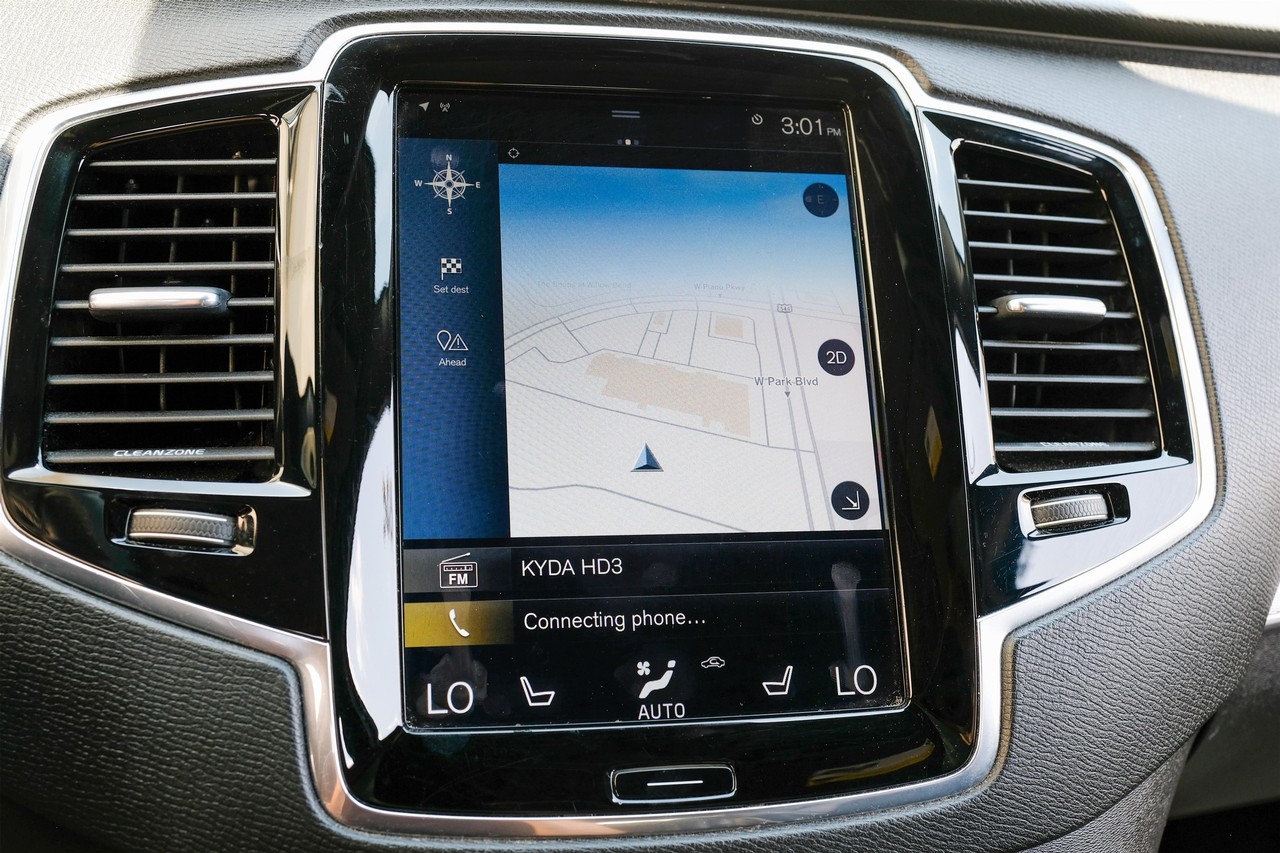 Volvo XC90 Hybrid Vehicle Main Gallery Image 22