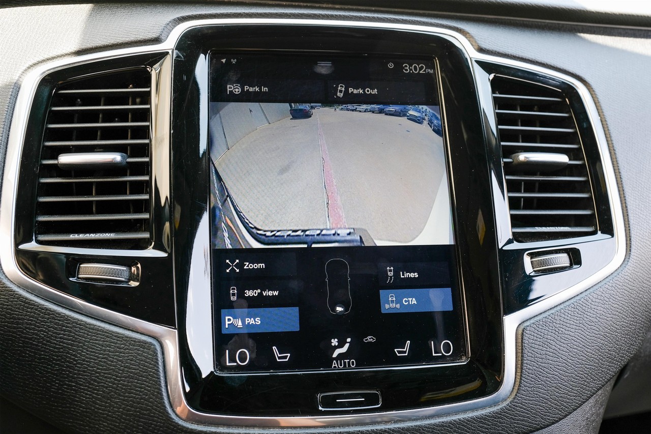 Volvo XC90 Hybrid Vehicle Main Gallery Image 23