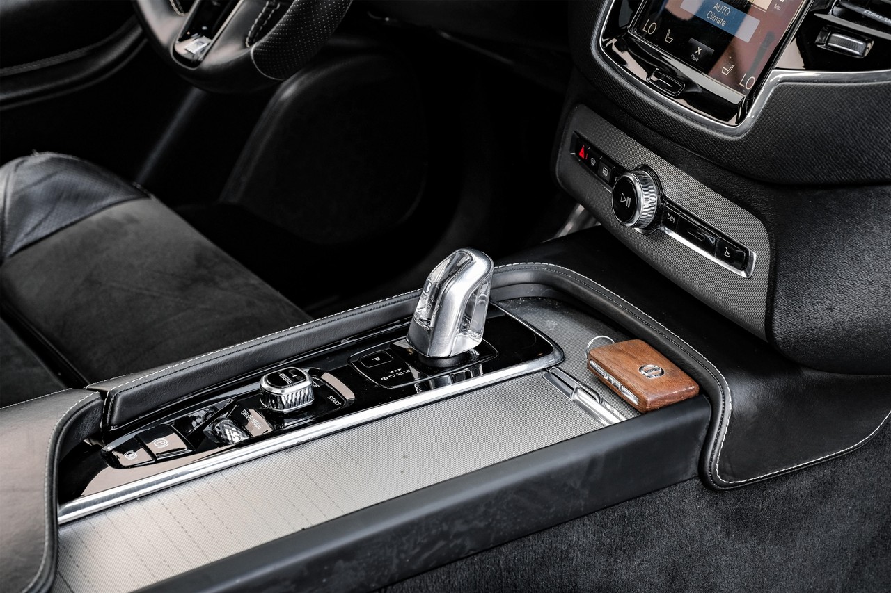 Volvo XC90 Hybrid Vehicle Main Gallery Image 24