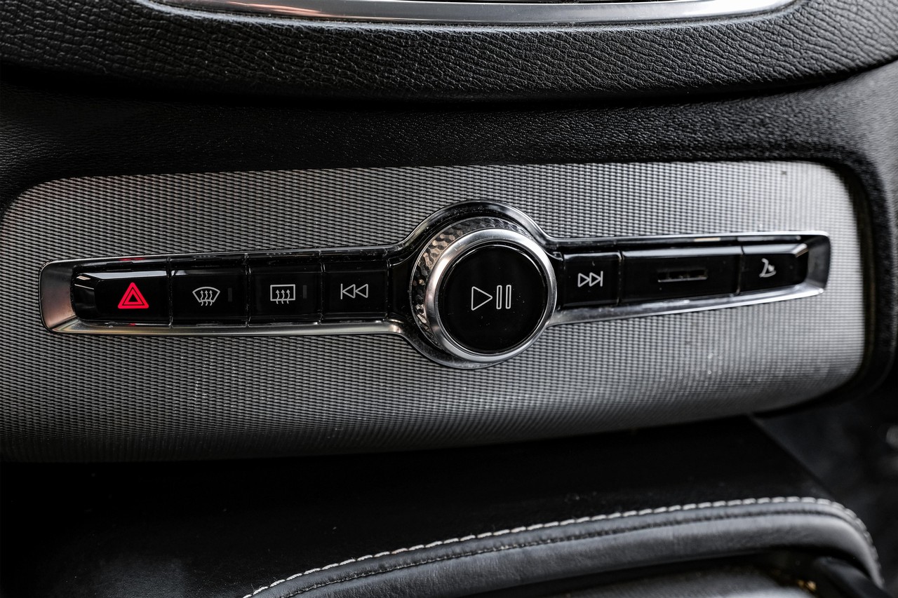 Volvo XC90 Hybrid Vehicle Main Gallery Image 26