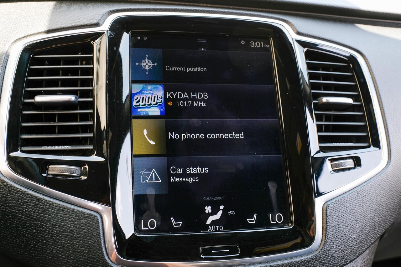 Volvo XC90 Hybrid Vehicle Main Gallery Image 29