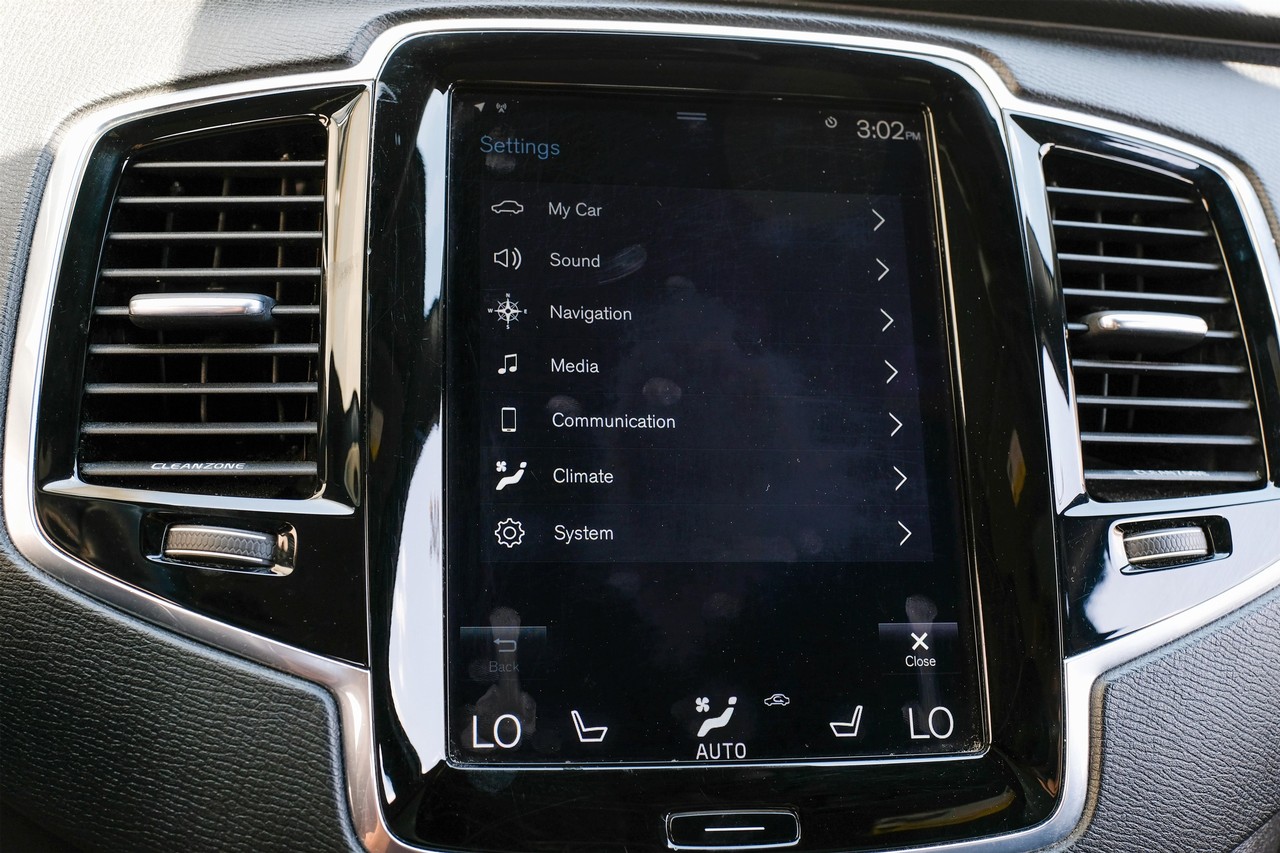 Volvo XC90 Hybrid Vehicle Main Gallery Image 31