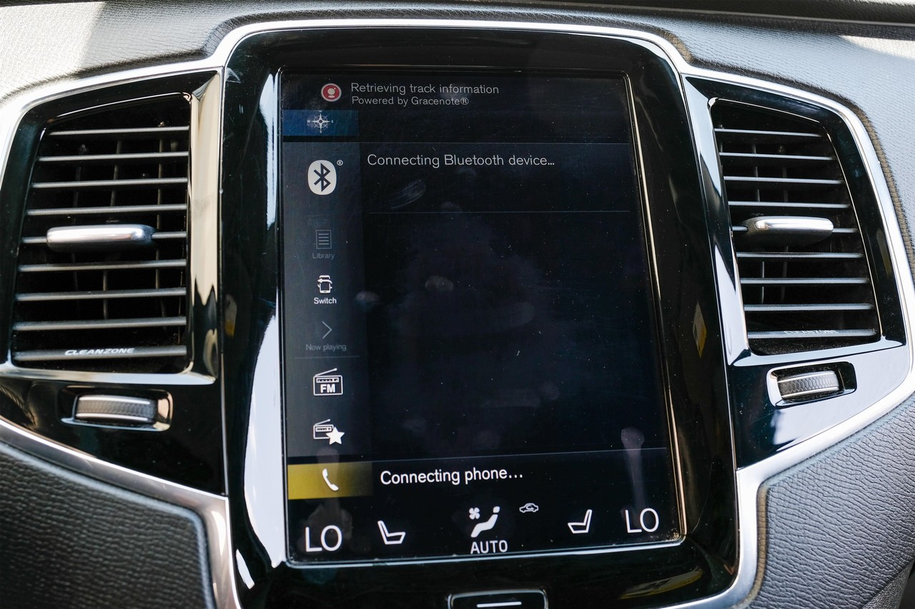 Volvo XC90 Hybrid Vehicle Main Gallery Image 32