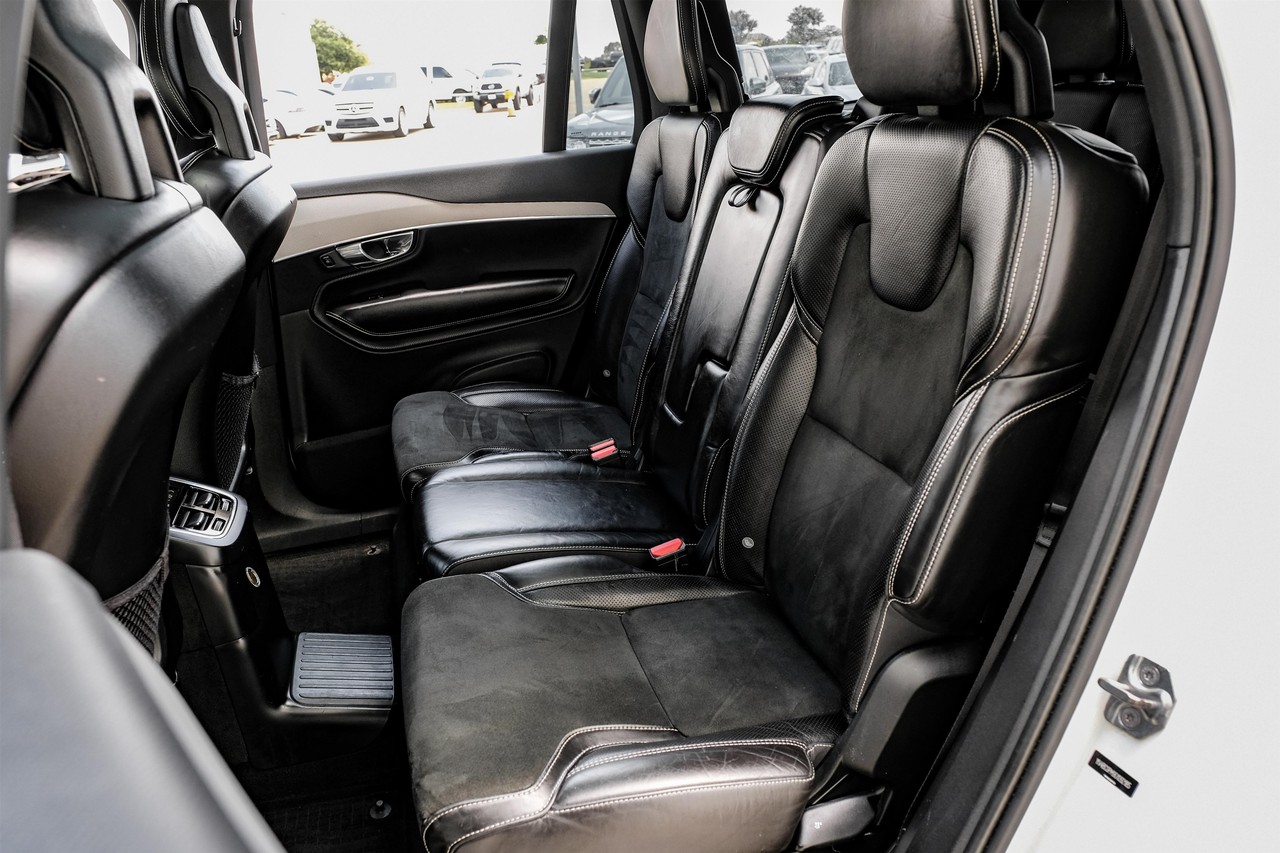 Volvo XC90 Hybrid Vehicle Main Gallery Image 37