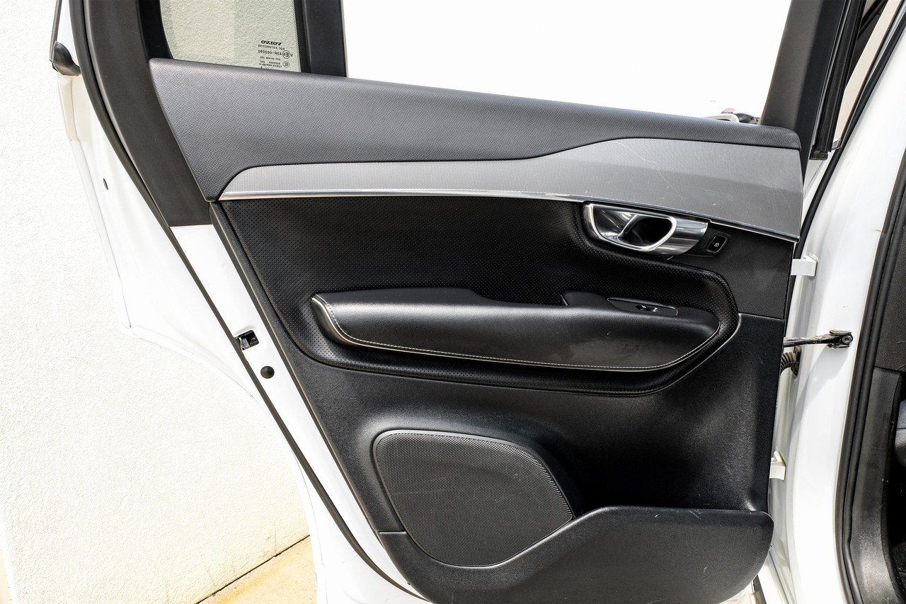 Volvo XC90 Hybrid Vehicle Main Gallery Image 43
