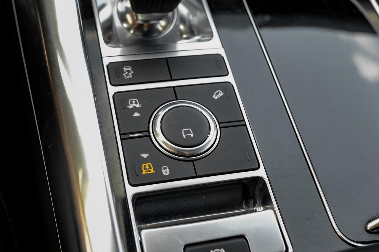 Land Rover Range Rover Sport Vehicle Main Gallery Image 26