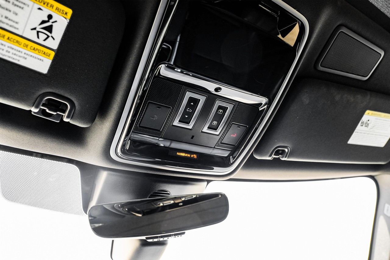 Land Rover Range Rover Sport Vehicle Main Gallery Image 28
