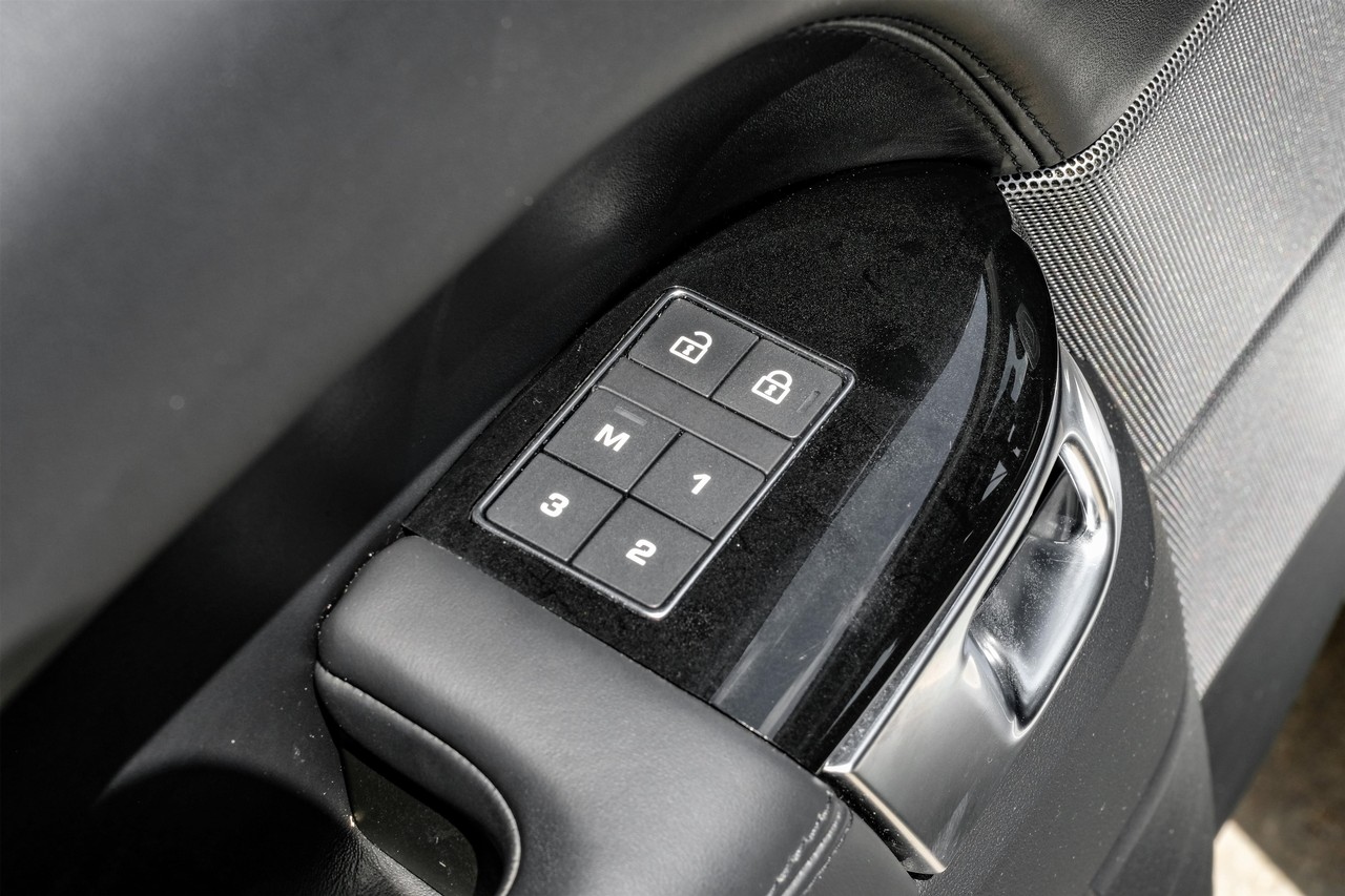Land Rover Range Rover Sport Vehicle Main Gallery Image 42