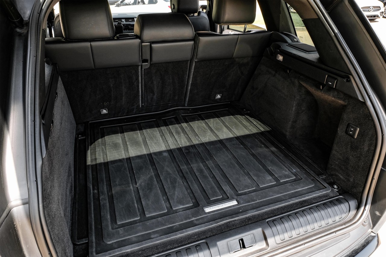 Land Rover Range Rover Sport Vehicle Main Gallery Image 50