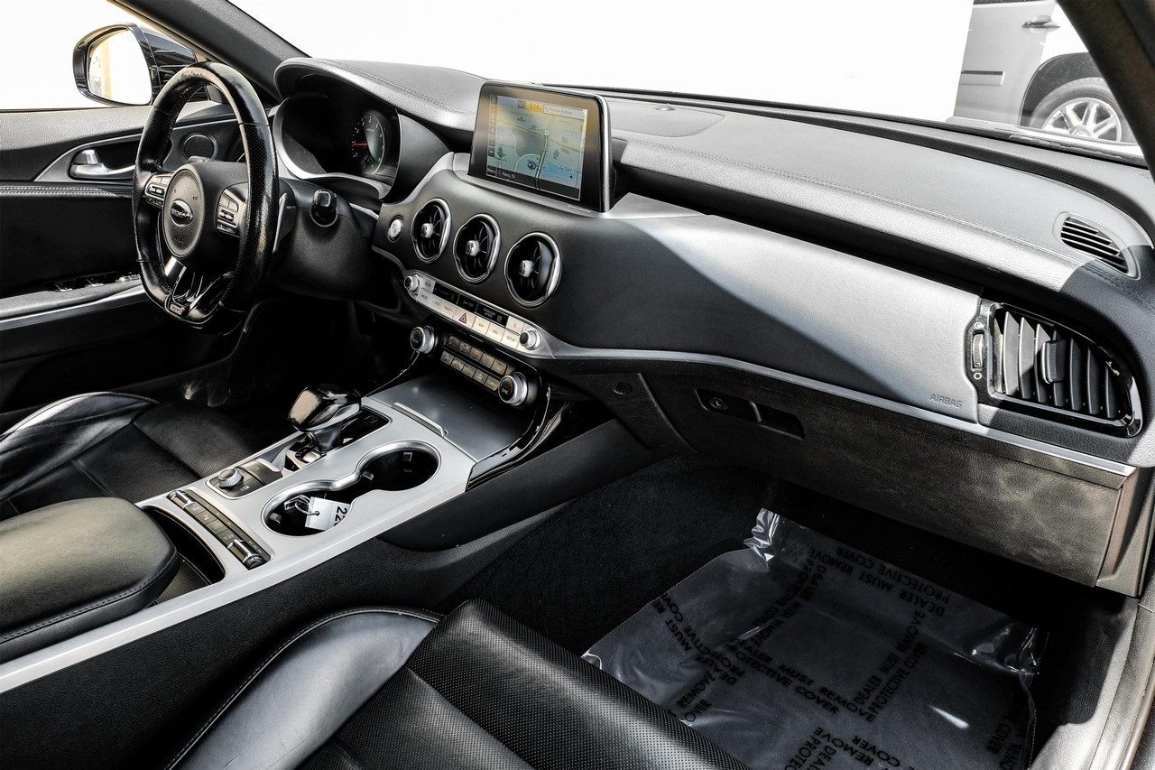 Kia Stinger Vehicle Main Gallery Image 11