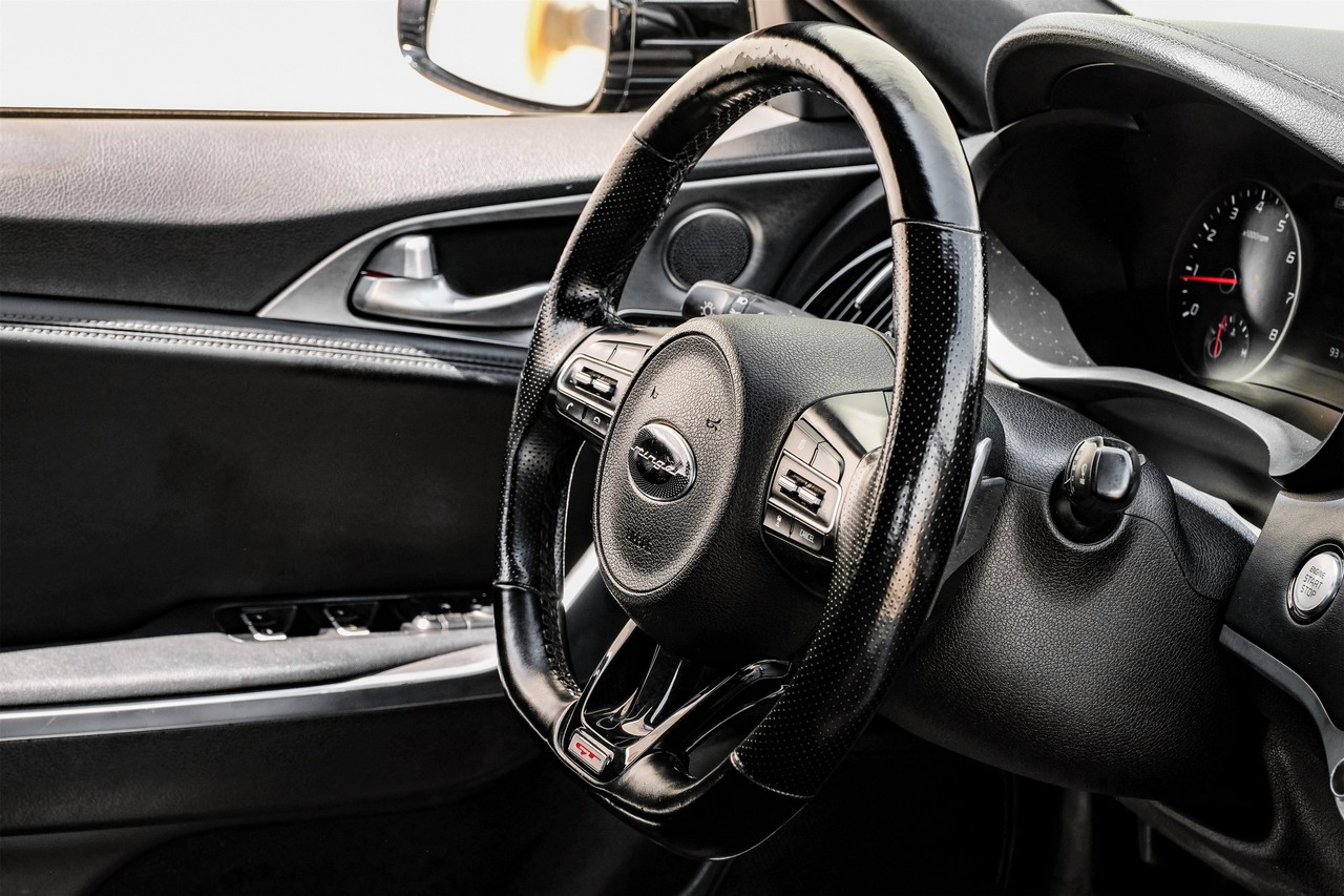 Kia Stinger Vehicle Main Gallery Image 12