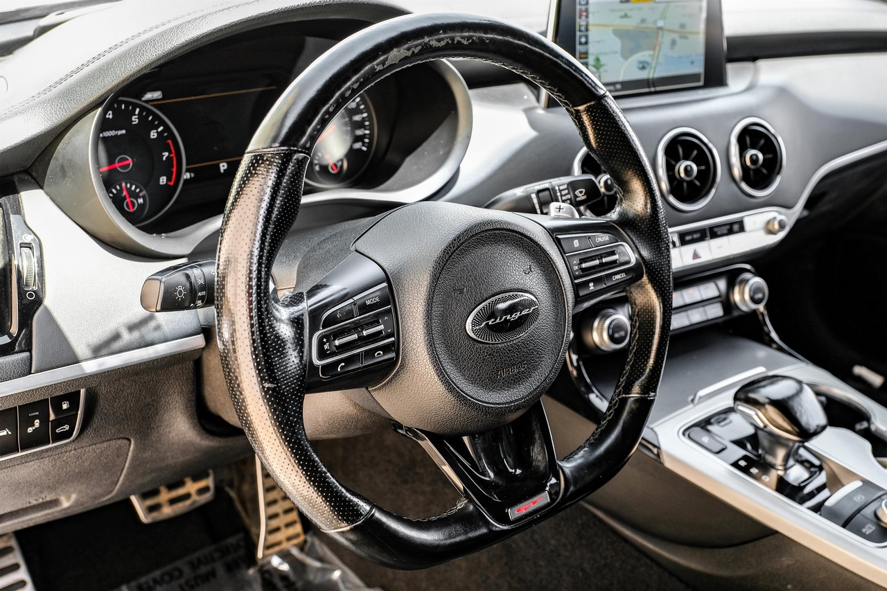 Kia Stinger Vehicle Main Gallery Image 14