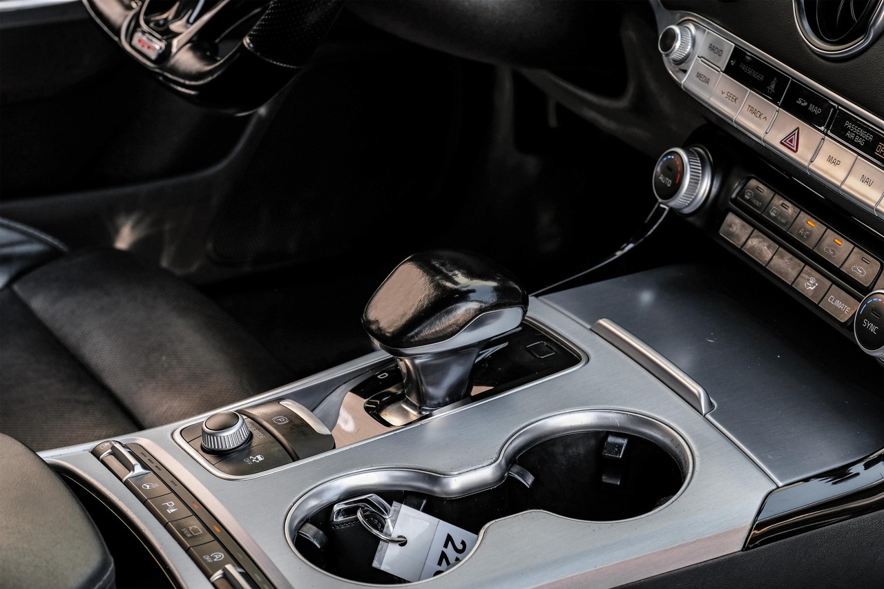 Kia Stinger Vehicle Main Gallery Image 21