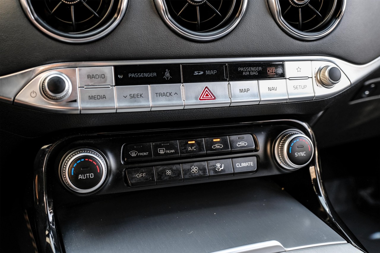 Kia Stinger Vehicle Main Gallery Image 23