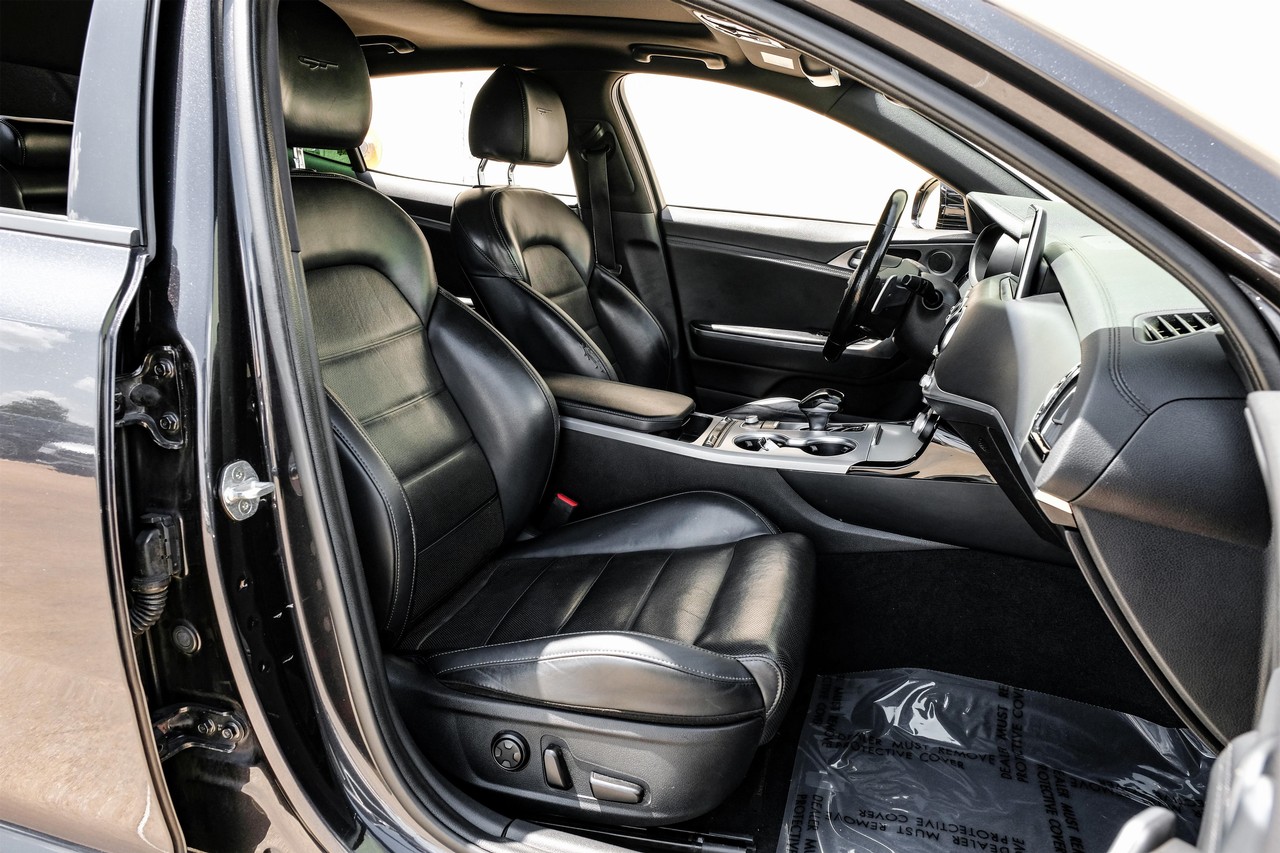 Kia Stinger Vehicle Main Gallery Image 30