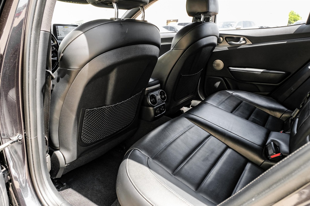 Kia Stinger Vehicle Main Gallery Image 33