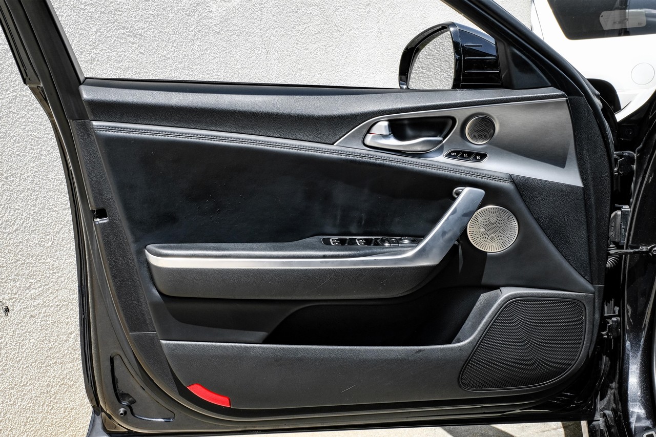Kia Stinger Vehicle Main Gallery Image 37