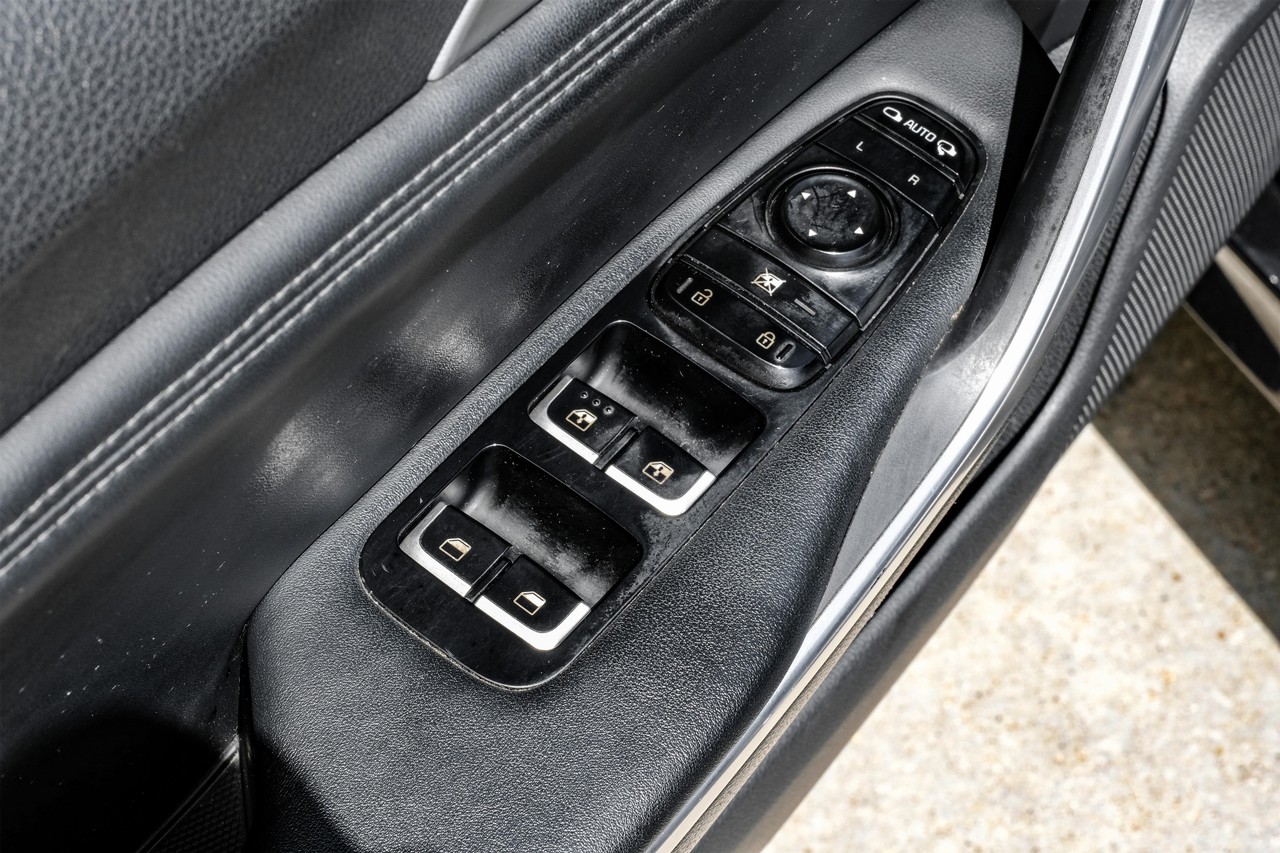 Kia Stinger Vehicle Main Gallery Image 38
